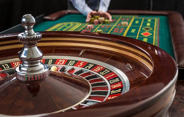 Live dealer table showing real cards and cash-out panel overlay during blackjack game